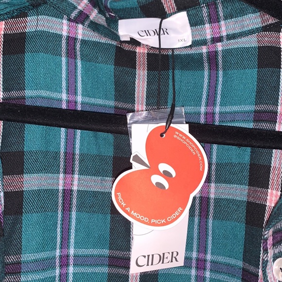 Green Flannel short pajama set - Picture 4 of 6